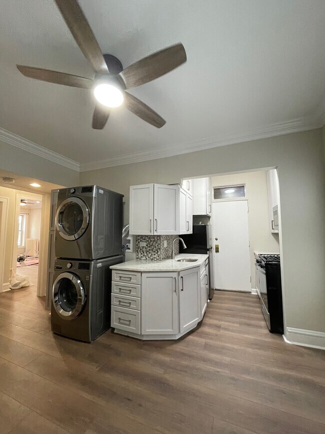 Building Photo - 447 W Saint James Pl