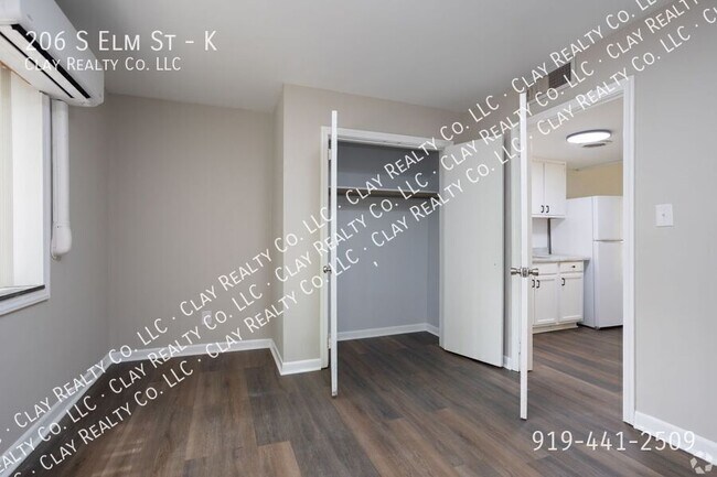 Building Photo - 206 S Elm St