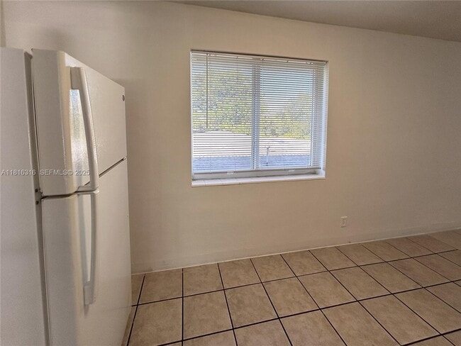 Building Photo - 3049 NW 9th Ave