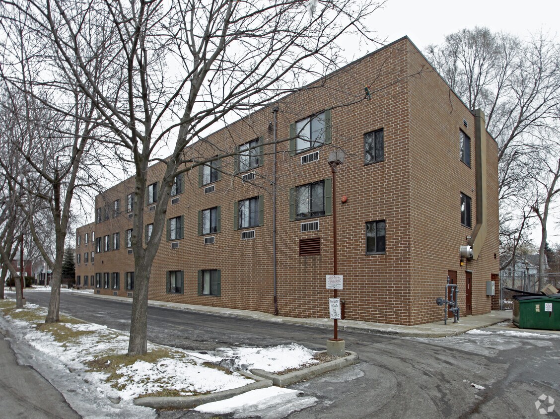 Clairidge House Apartments in Kenosha, WI