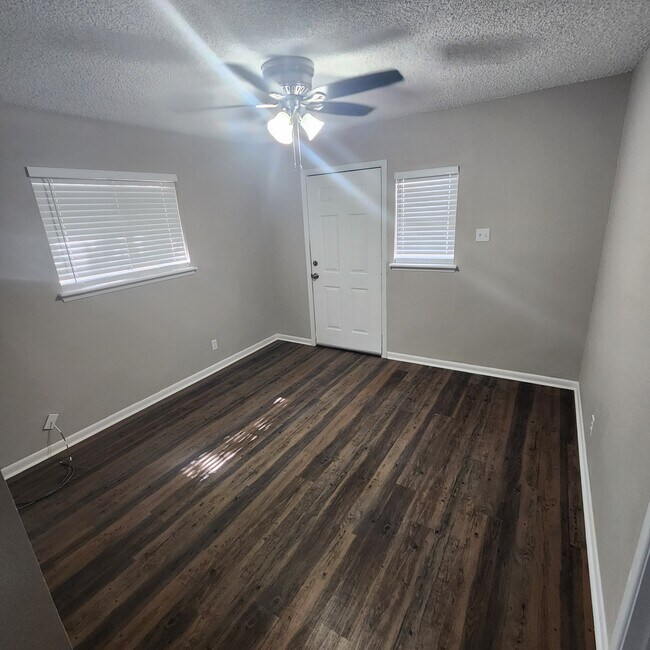 Photo - 815 High Meadow Dr Apartment