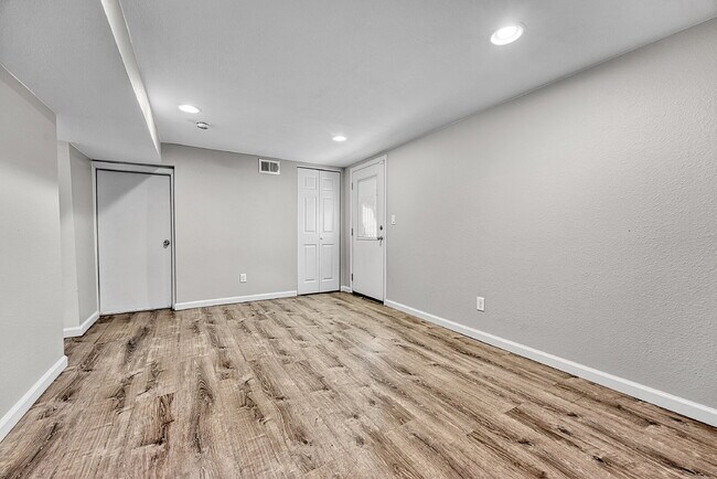 Foto del edificio - $1,450, 1 bed, 1 bath, located in Denver.