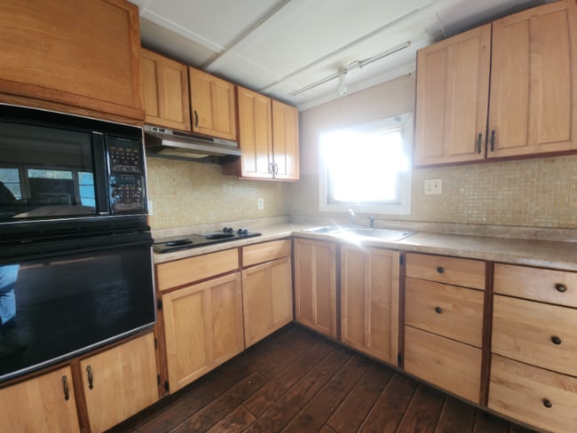 Foto del edificio - 2320 Bee Ridge Rd