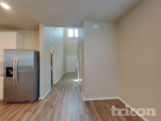 Building Photo - 5200 Saddle Clb Dr
