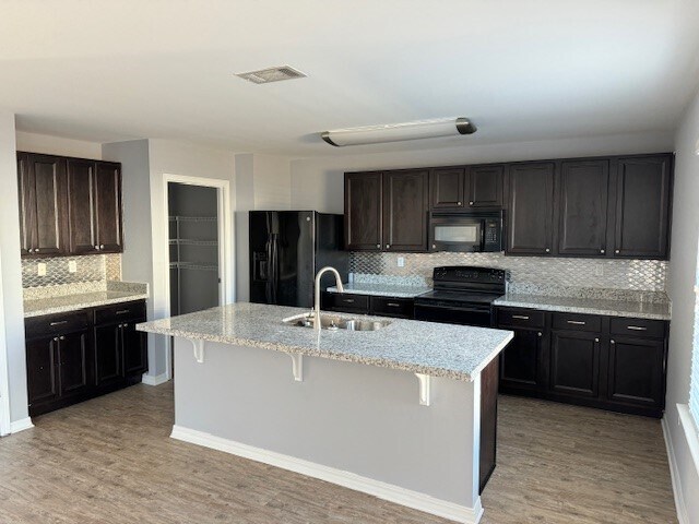 Foto del edificio - 26 Whisperwood Ln