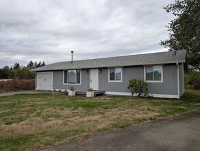 Building Photo - 1651 SE Salmonberry Rd