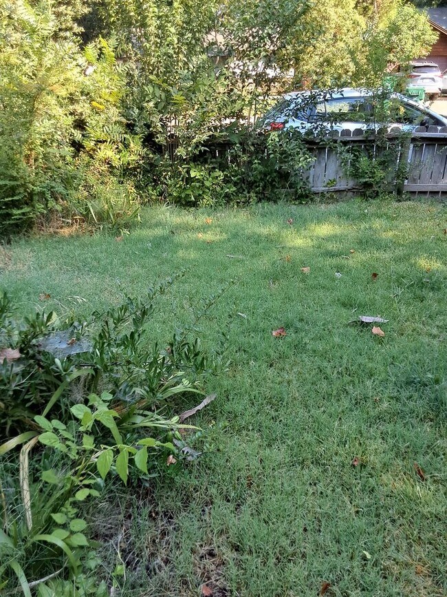 Foto del edificio - 2 bd 1 ba with off-street parking