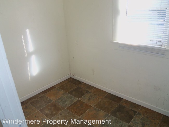 Building Photo - 1 br, 1 bath House - 948 S 3rd