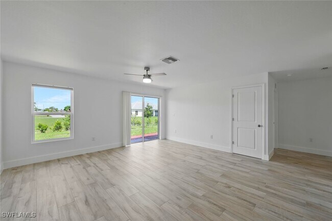 Building Photo - 2426 Santa Barbara Blvd N