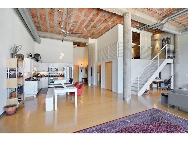 Building Photo - 521 S 7th St