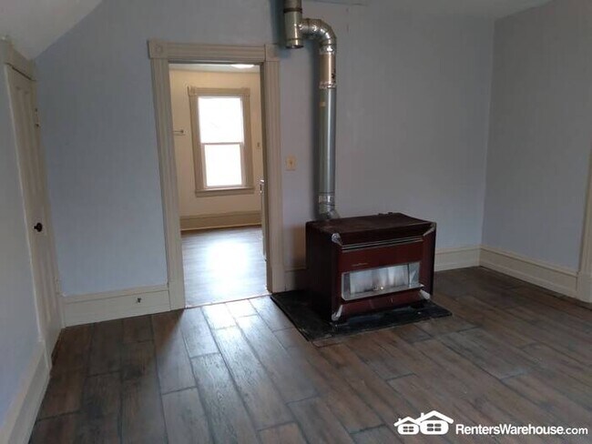 Foto del edificio - One Bedroom, One Bath Upper Level Unit in ...