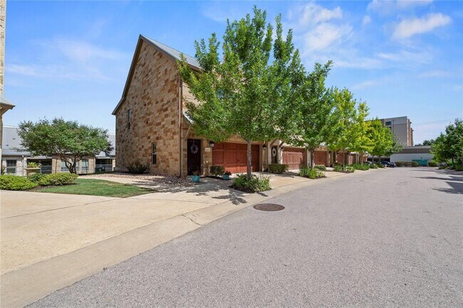 Foto del edificio - 1201 Highknoll Ln