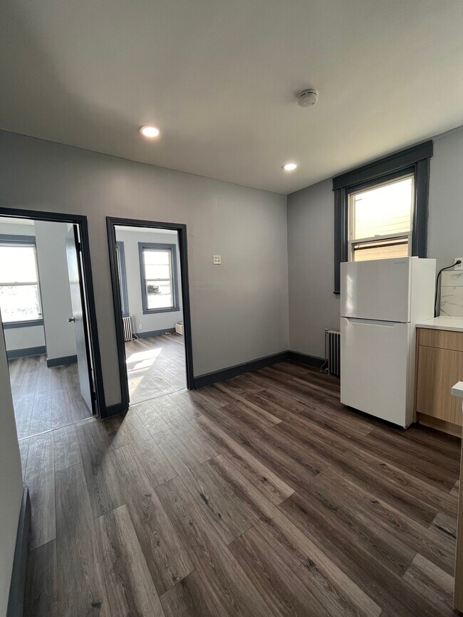 Unit 2R - 312 Princeton Ave