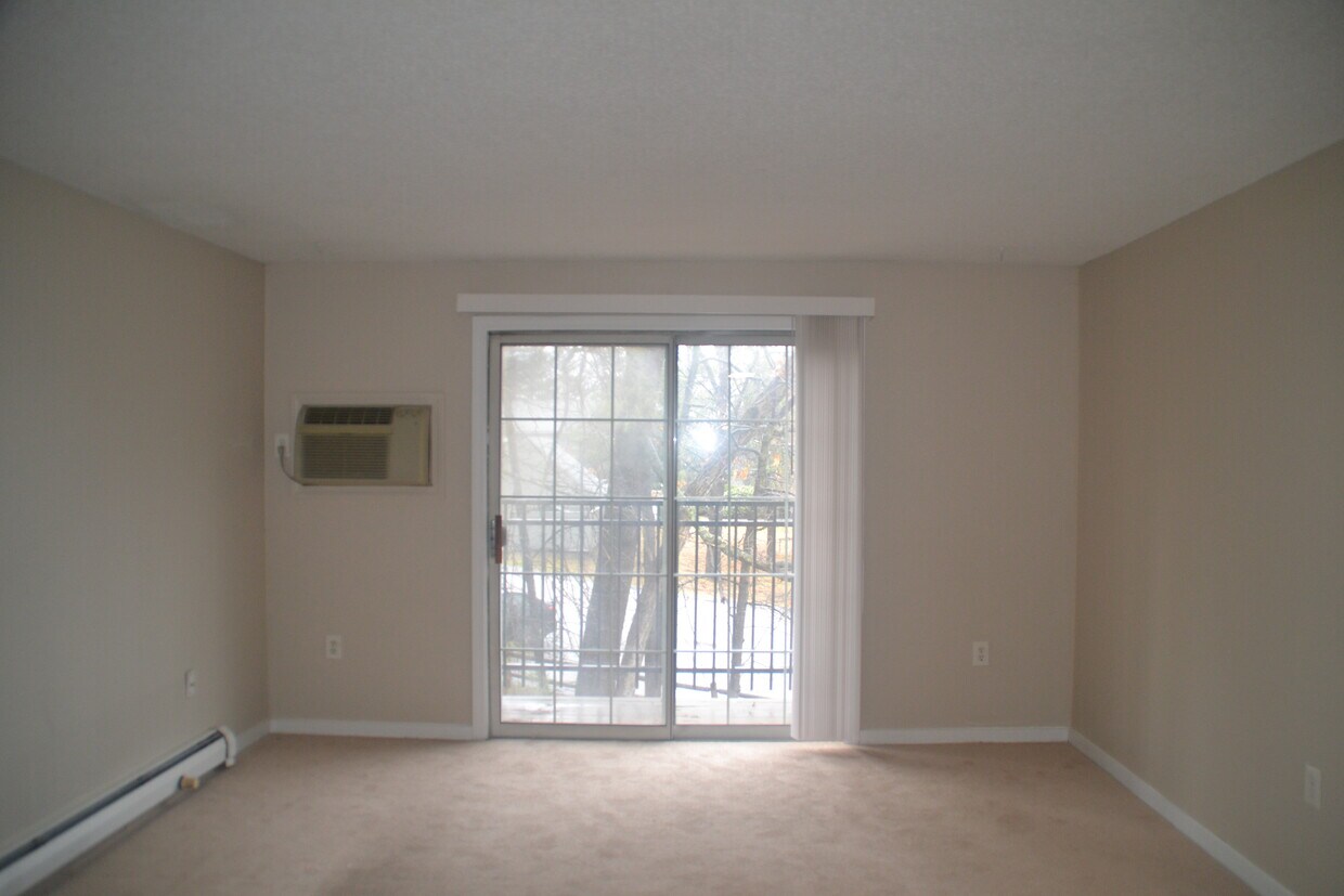 Primary Photo - 2 Oak Hill Ln