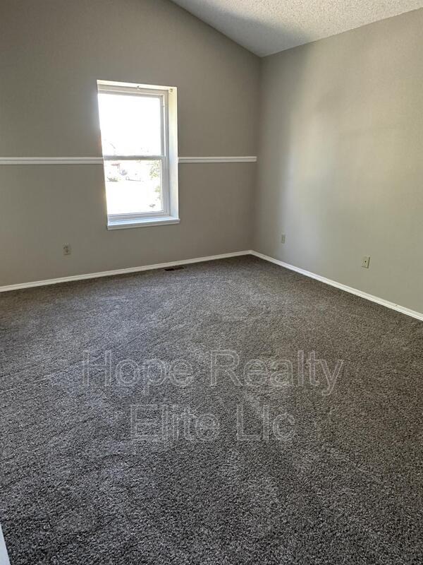 Foto del edificio - 6950 Sagewood Ct