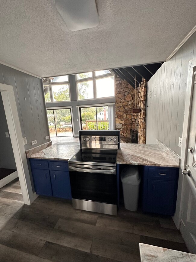 401 Lake Club Cir, Lavonia, GA 30553 House Rental in Lavonia, GA