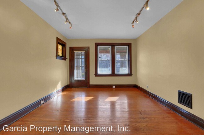 Building Photo - 1 br, 1 bath Apartment - 5005 Mardel Avenue