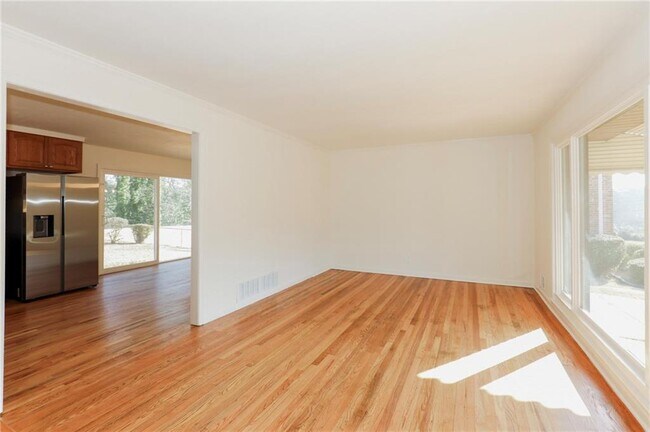 Foto del edificio - 2322 Miriam Ln