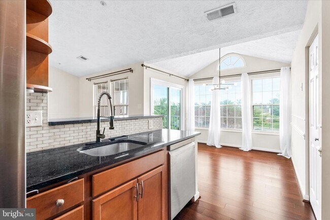 Foto del edificio - 5640 Wade Ct