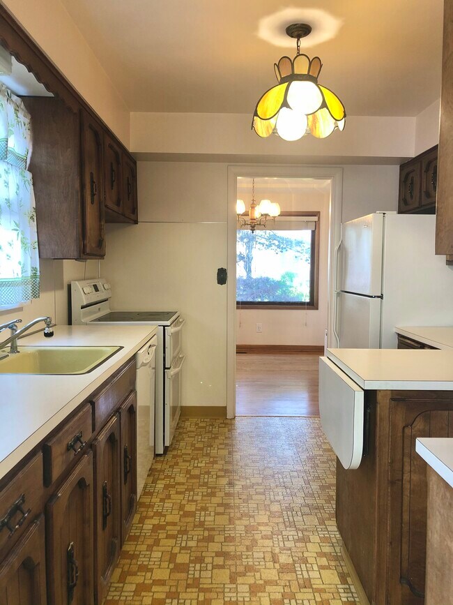 Kitchen w/ dishwasher, double oven, and large fridge - 5644 N Boston Ave