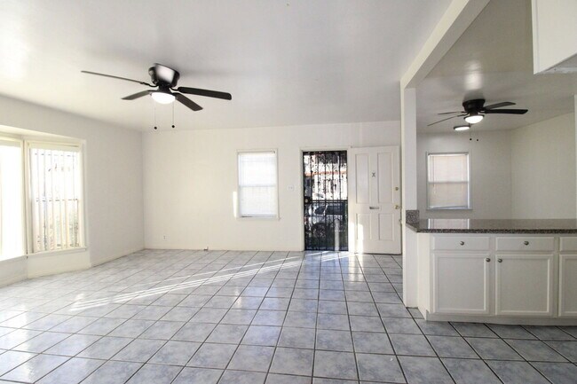 Foto del edificio - 2838 W Vernon Ave