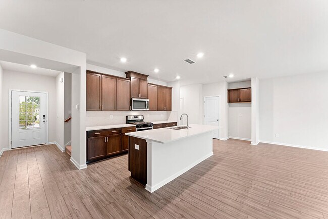 Building Photo - 1040 Sunny Lk Dr