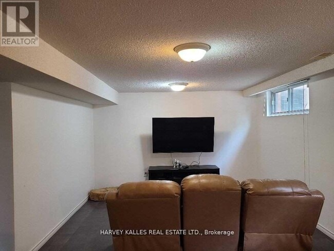 Photo du bâtiment - 2379 Hensall St