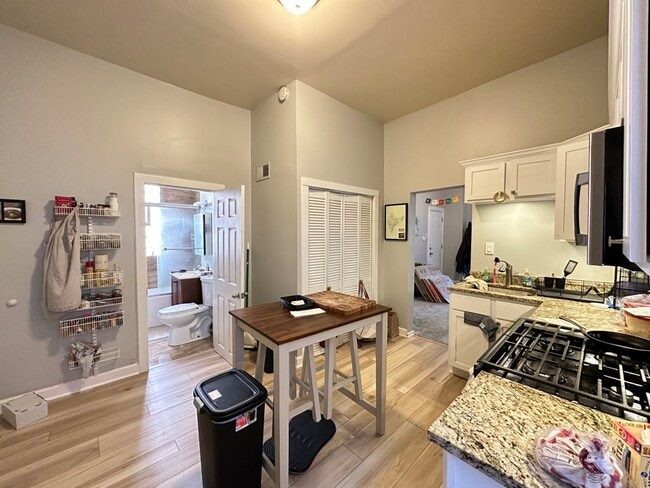 Building Photo - 1622 N Campbell Ave