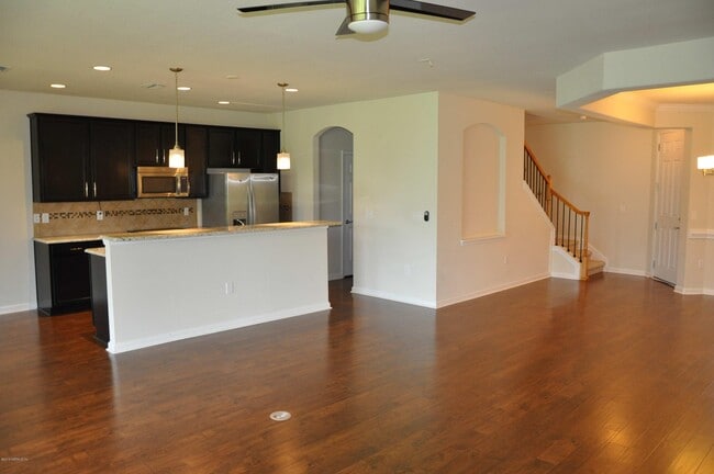 Building Photo - 13528 Montecito Pl