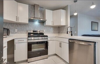 Building Photo - 5175 Caliente St