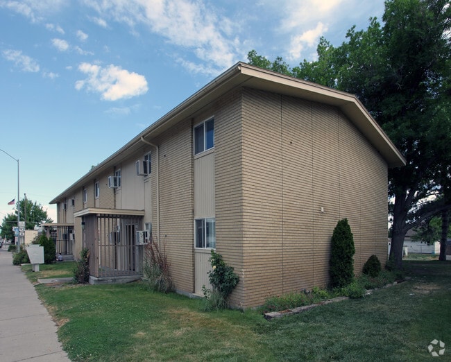 Building Photo - Towncrest Manor Apartments