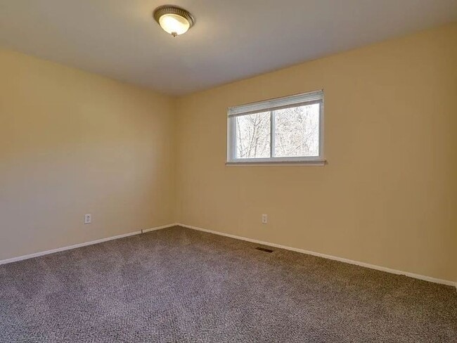 Building Photo - 14923 Westpoint Dr