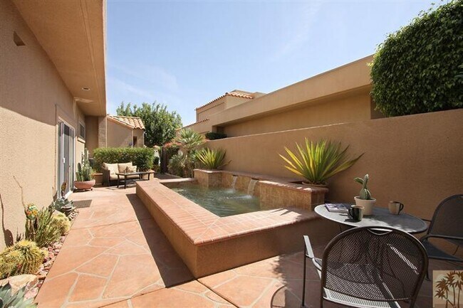 Building Photo - 47 Pebble Beach Dr