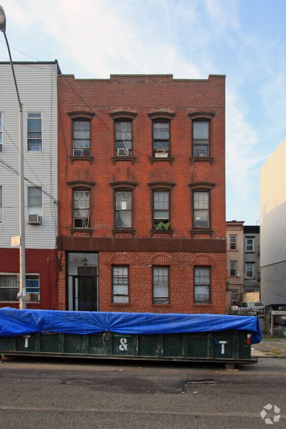 Primary Photo - 16 Stagg St