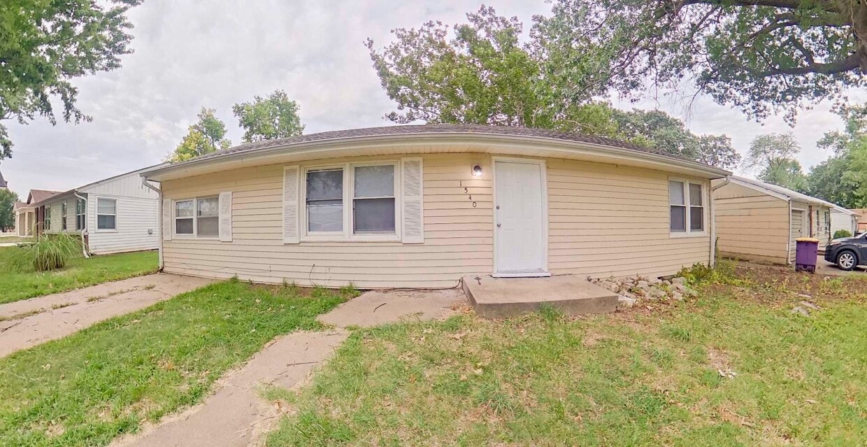 Primary Photo - 3D Tour Available - Fenced-in yard + Washe...