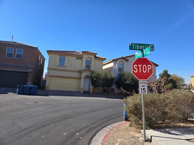 Building Photo - Beautiful 2-Story Home in a Prime HOA Comm...