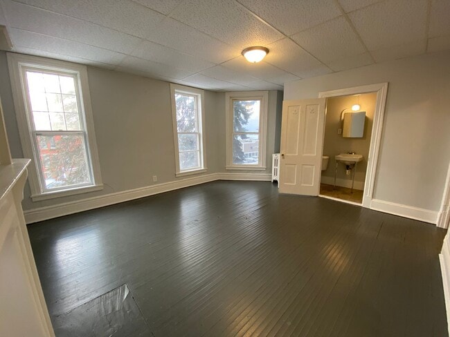 Foto del edificio - 1513 E Superior St