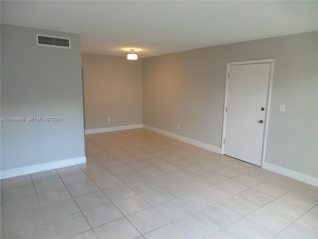Foto del edificio - 10794 N Kendall Dr