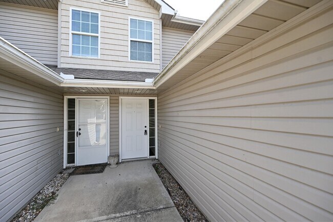 Foto del edificio - 2 bedroom, 2.5 baths townhouse with 1 car garage in Oak Valley Estates!