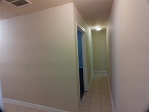 Building Photo - 1301 Glenmore Dr