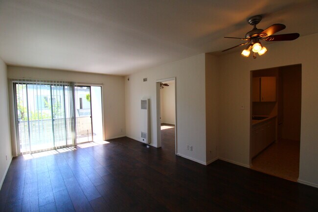 Foto del edificio - 11070 Strathmore Dr