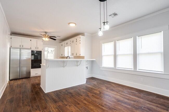 Foto del edificio - 1528 N Beard Ave