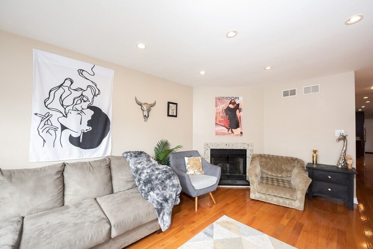 Foto principal - 2218 W Augusta Blvd