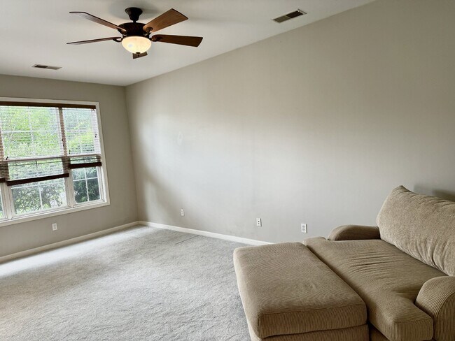 Foto del edificio - Spacious Townhome with a Private Courtyard in Westbury Park!