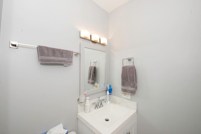 Building Photo - 2924 N Talman Ave