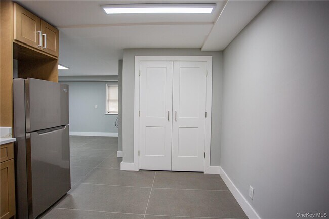 Foto del edificio - 470 E Broadway