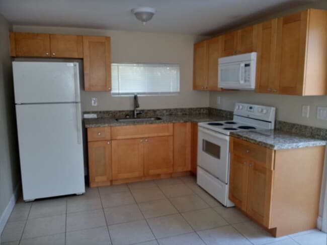 Building Photo - Come see this 2/1 with no Hoa