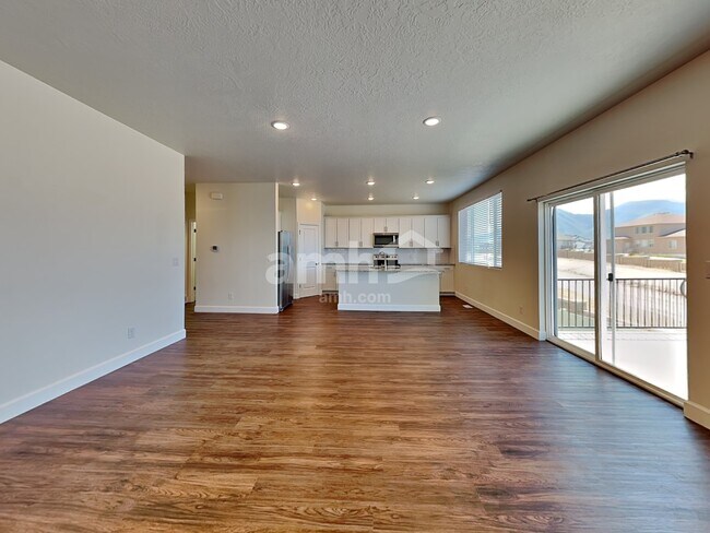 Building Photo - 1243 N Wagon Way