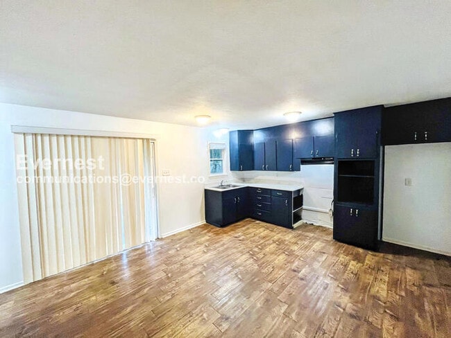 Building Photo - 1460 Woody Dr