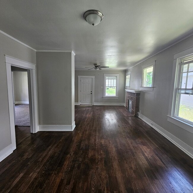Building Photo - Beautifully Renovated 3 Bedroom 1 Bath Home